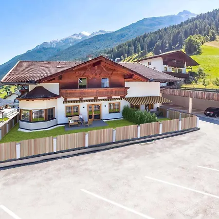 In The Stubai Valley With A Balcony דירה